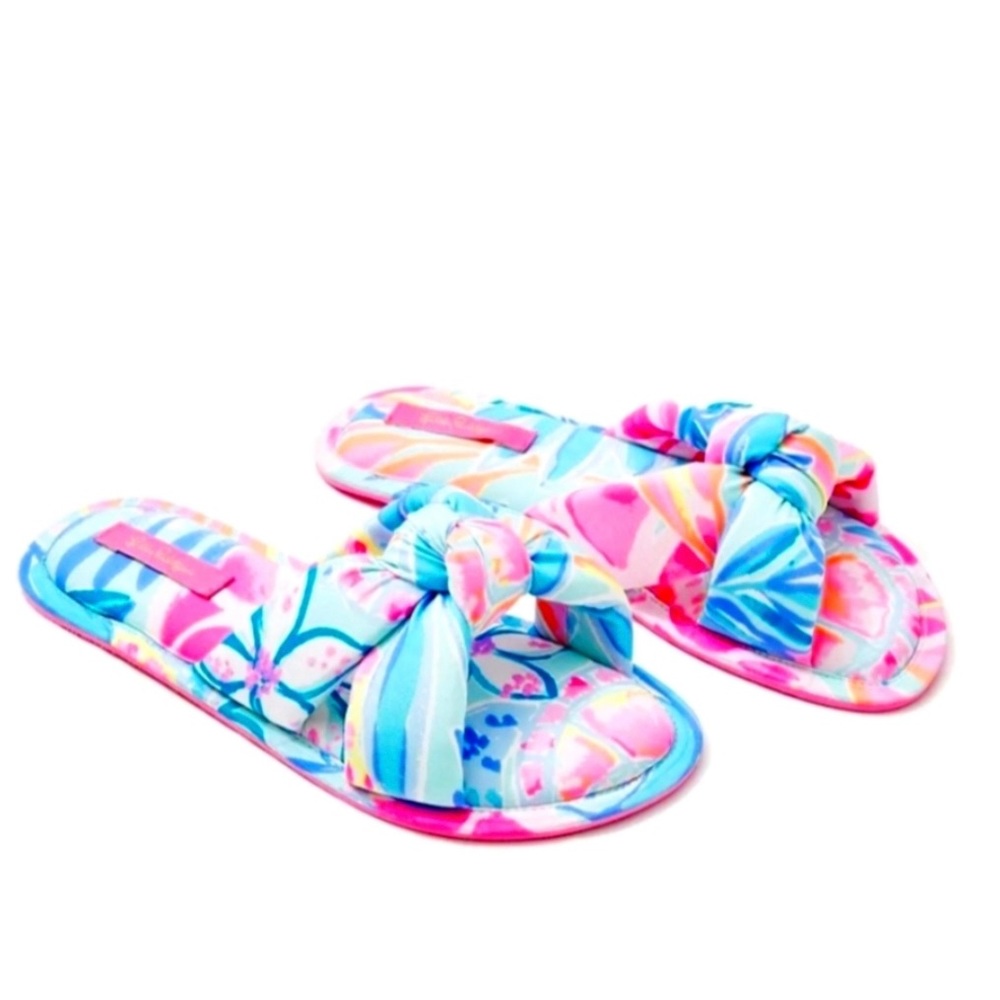 L/XL (9/10) pool shoes